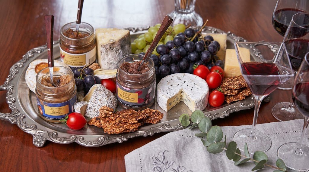 Peynir Tabağının Sanatı: Gurme Peynir ve Reçel Uyumu Rehberi